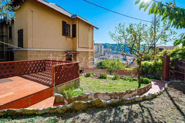 casa indipendente in vendita a Genova in zona Marassi