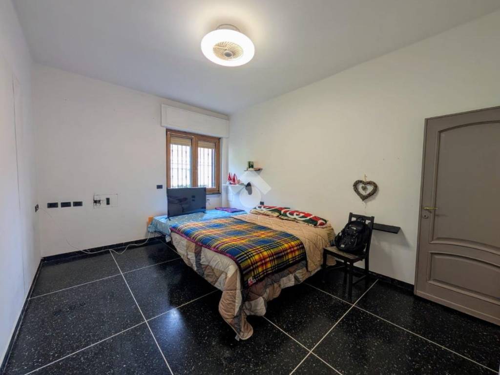 appartamento in vendita a Genova in zona Rivarolo