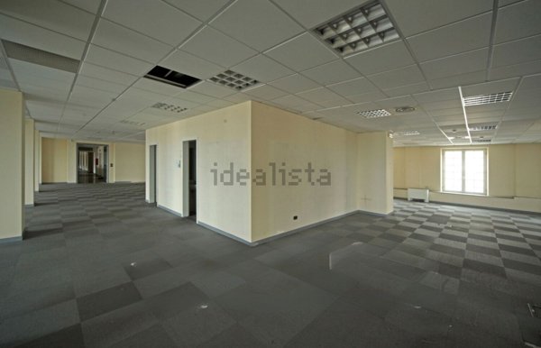 ufficio in vendita a Genova in zona Sampierdarena