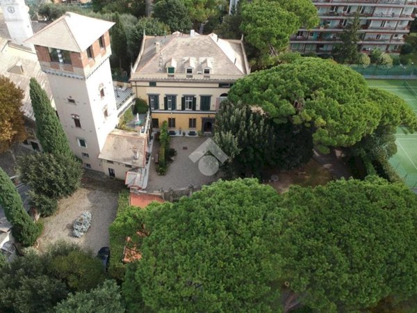 casa indipendente in vendita a Genova in zona Quarto dei Mille