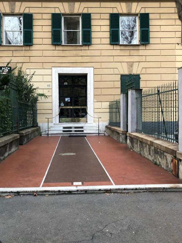 locale di sgombero in vendita a Genova