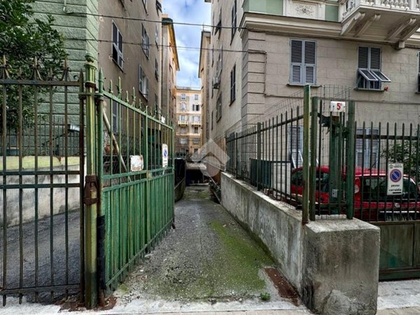 locale di sgombero in vendita a Genova in zona Cornigliano