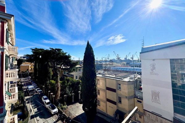 appartamento in vendita a Genova in zona Sestri Ponente