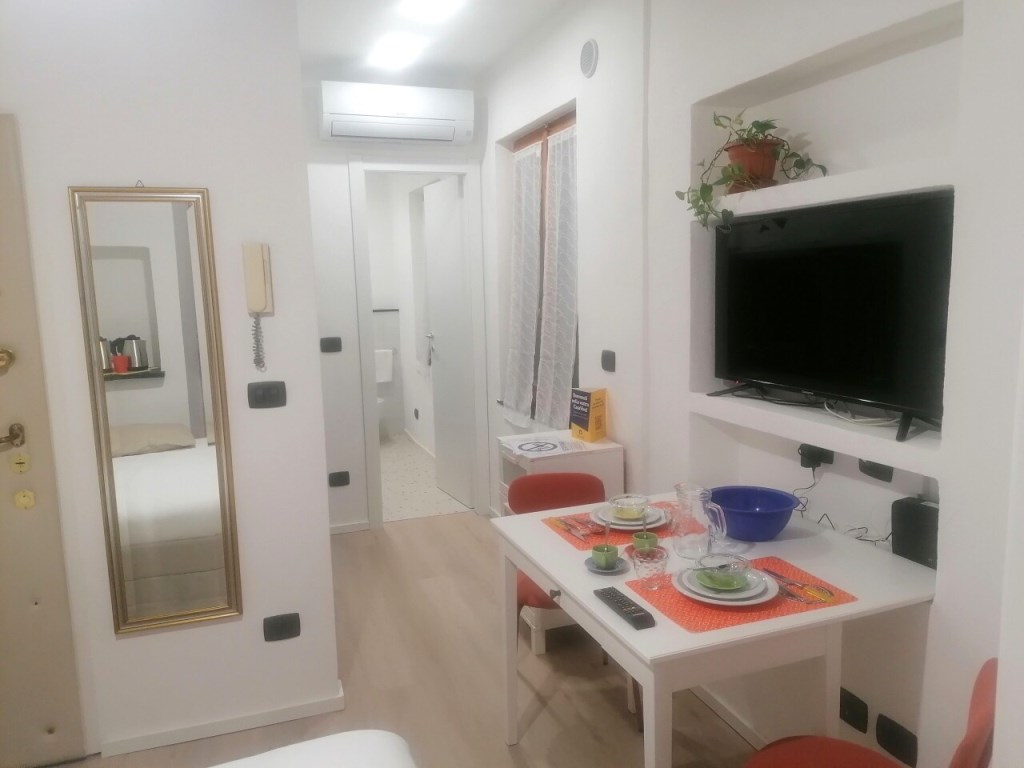 appartamento in vendita a Genova in zona Sottoripa / Maddalena / Molo