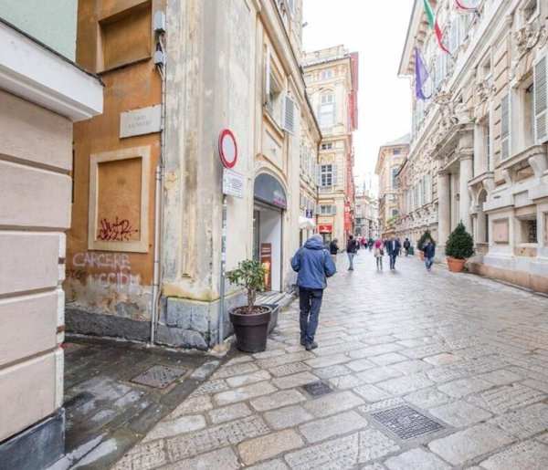 appartamento in vendita a Genova in zona Sottoripa / Maddalena / Molo