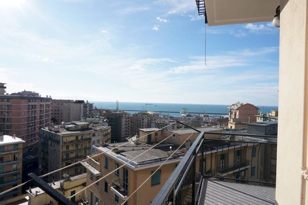 casa indipendente in vendita a Genova in zona Sampierdarena