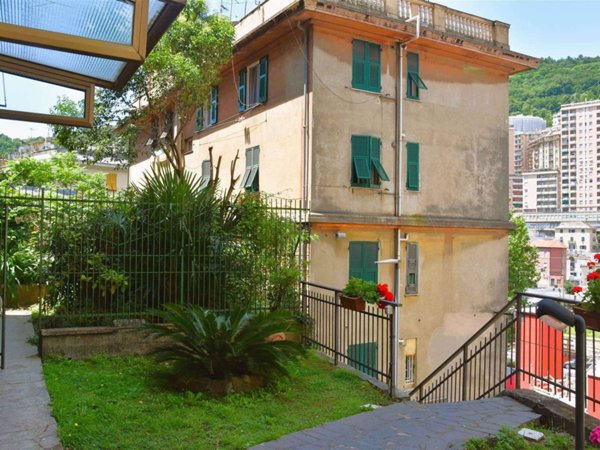 appartamento in vendita a Genova in zona Marassi