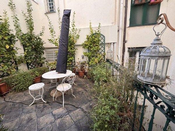 appartamento in vendita a Genova in zona Sottoripa / Maddalena / Molo