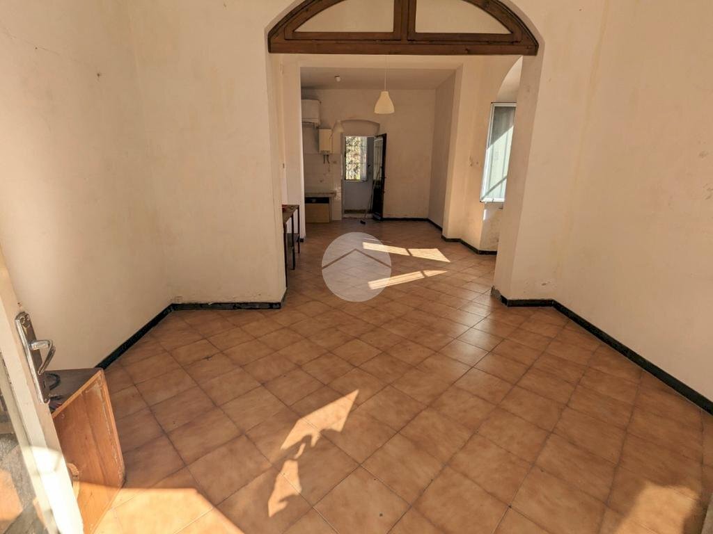 locale di sgombero in vendita a Genova in zona Certosa