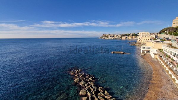 appartamento in vendita a Genova in zona Quarto dei Mille