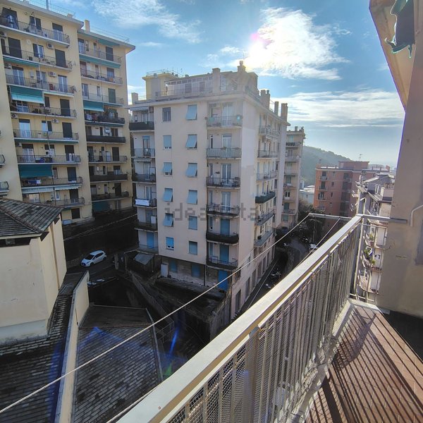 appartamento in vendita a Genova in zona Sestri Ponente