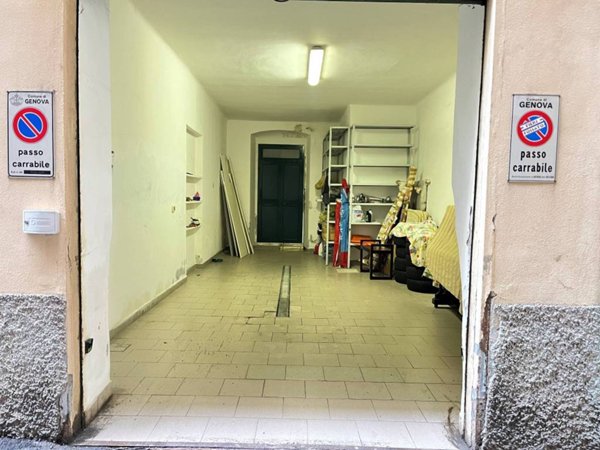 locale di sgombero in vendita a Genova in zona Sampierdarena