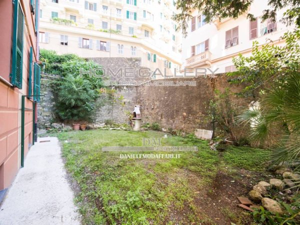 appartamento in vendita a Genova in zona Foce