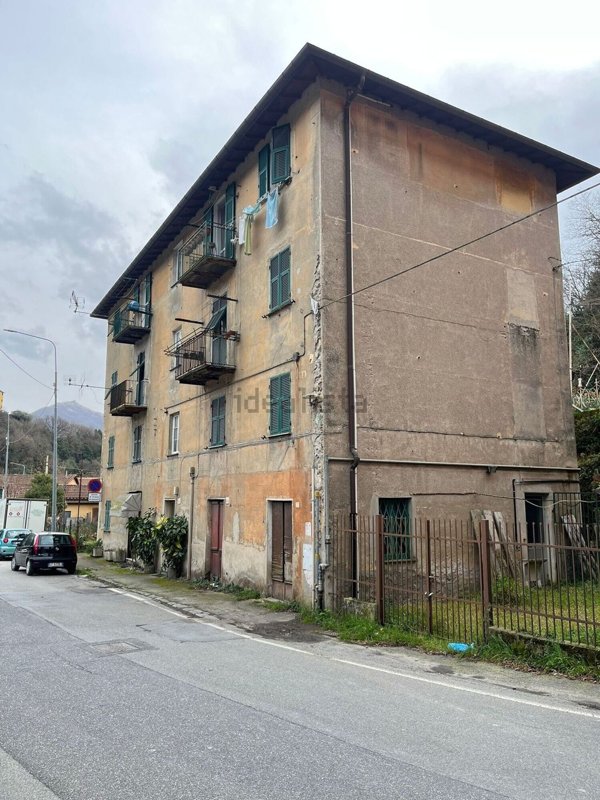 appartamento in vendita a Genova in zona Bolzaneto