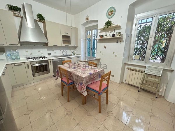 appartamento in vendita a Genova in zona Sestri Ponente