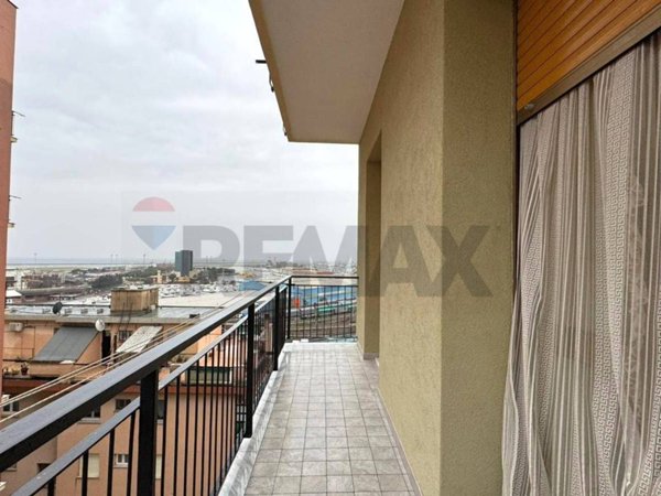 appartamento in vendita a Genova in zona Sestri Ponente