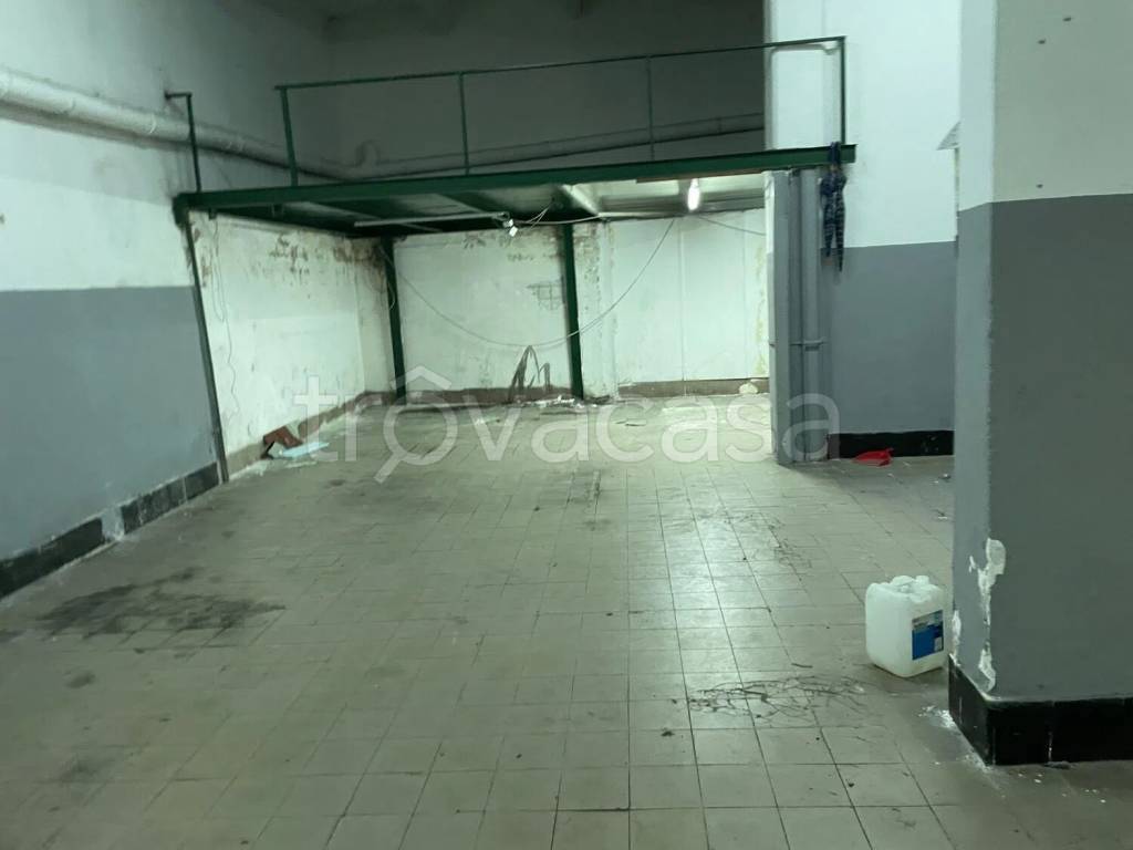 negozio in vendita a Genova in zona Foce