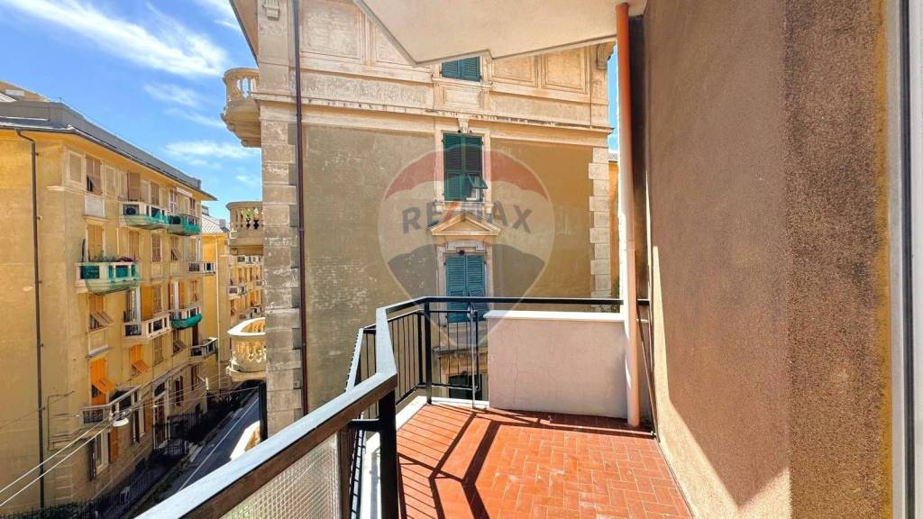 appartamento in vendita a Genova in zona Sestri Ponente