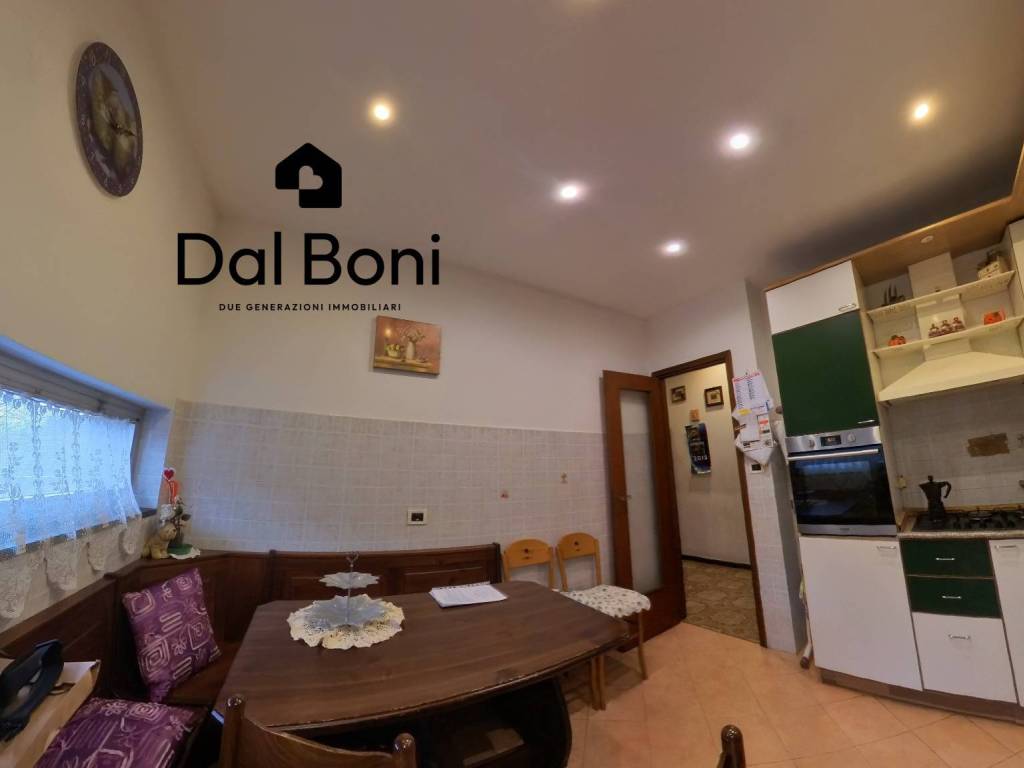 appartamento in vendita a Genova in zona Sestri Ponente