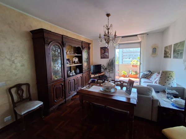 appartamento in vendita a Genova in zona Rivarolo