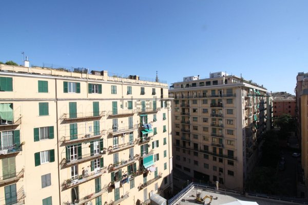 appartamento in vendita a Genova in zona Carignano