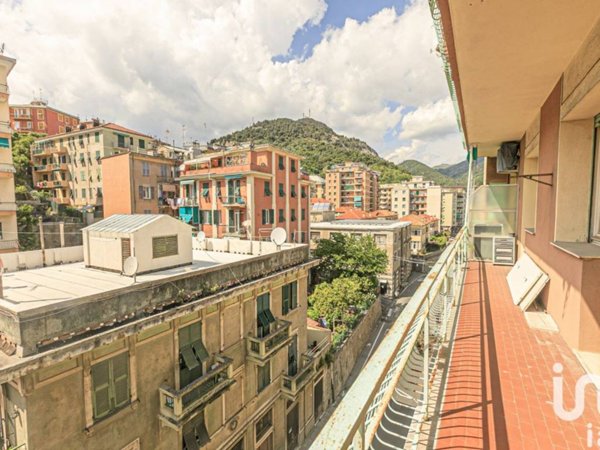 appartamento in vendita a Genova in zona Sestri Ponente