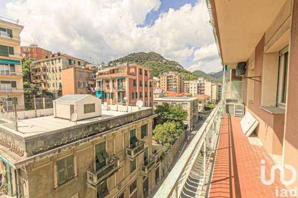 appartamento in vendita a Genova in zona Sestri Ponente