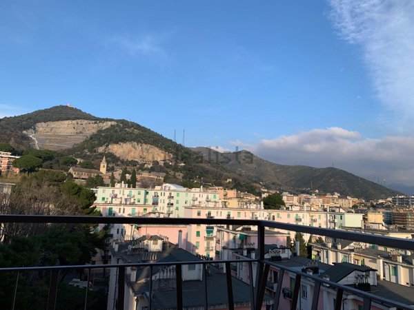 appartamento in vendita a Genova in zona Sestri Ponente