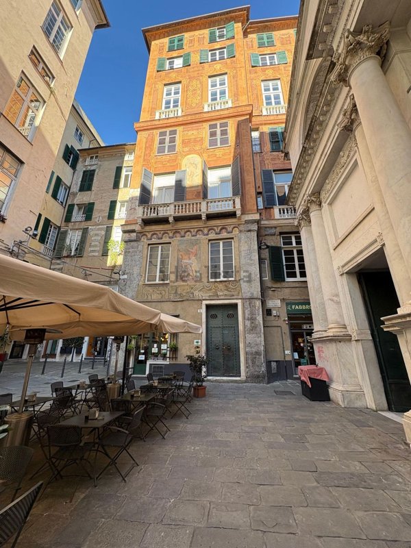 appartamento in vendita a Genova in zona Sottoripa / Maddalena / Molo