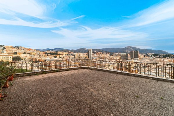 appartamento in vendita a Genova in zona Carignano