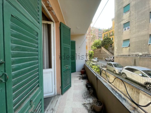 appartamento in vendita a Genova in zona Sestri Ponente