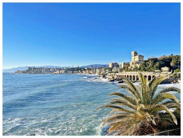 appartamento in vendita a Genova in zona Quarto dei Mille