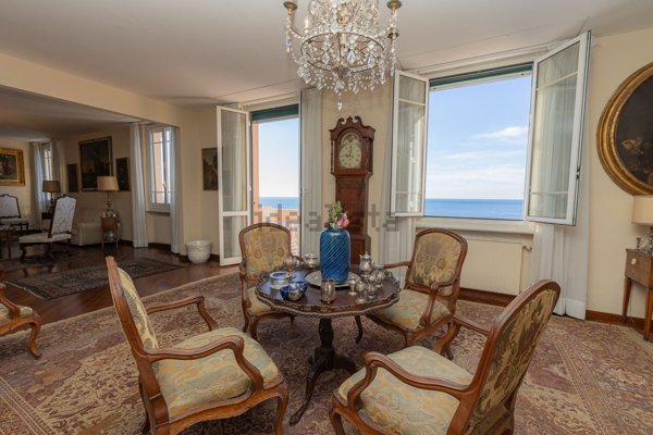 appartamento in vendita a Genova in zona Quarto dei Mille