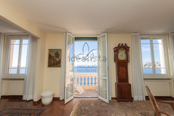 appartamento in vendita a Genova in zona Quarto dei Mille