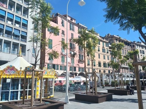 appartamento in vendita a Genova in zona Sottoripa / Maddalena / Molo