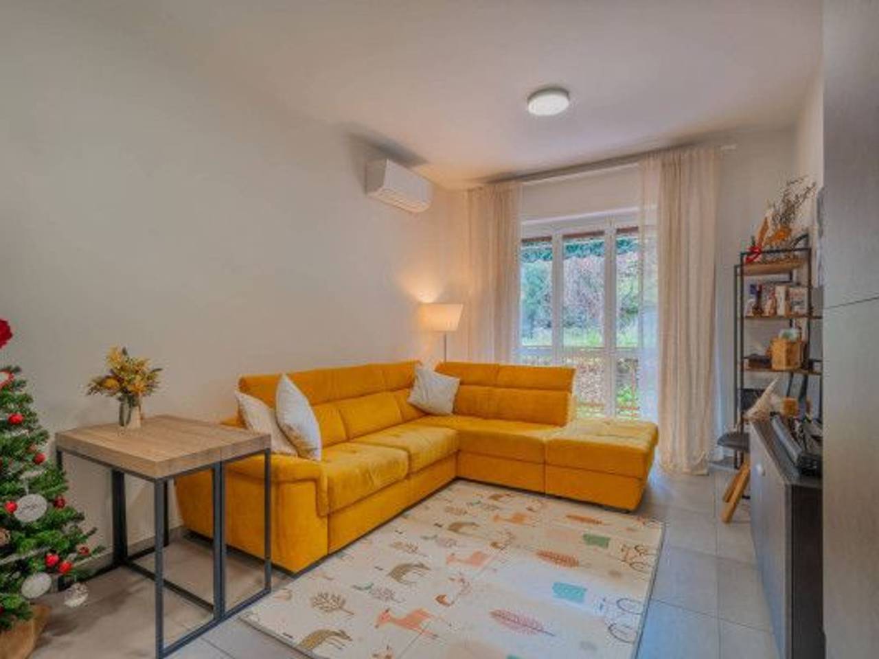 appartamento in vendita a Genova in zona Quarto dei Mille