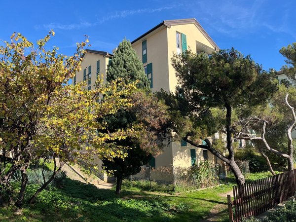 appartamento in vendita a Genova in zona Palmaro / Pra'
