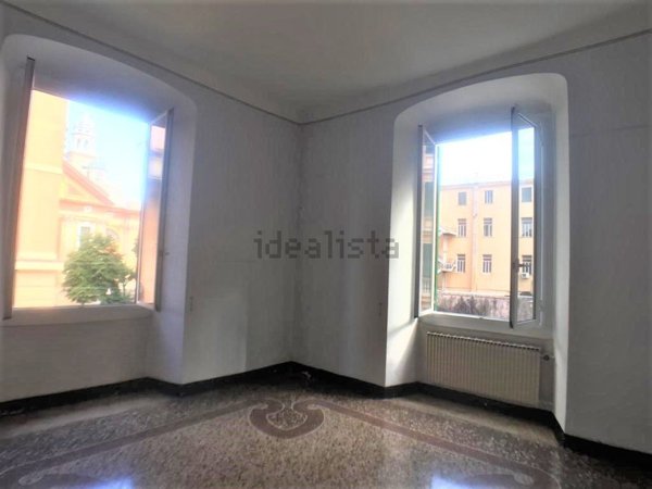 appartamento in vendita a Genova in zona Carignano