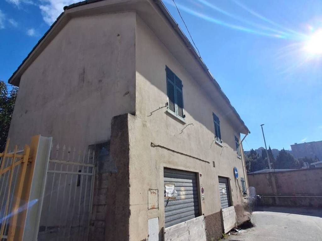 casa indipendente in vendita a Genova in zona Rivarolo