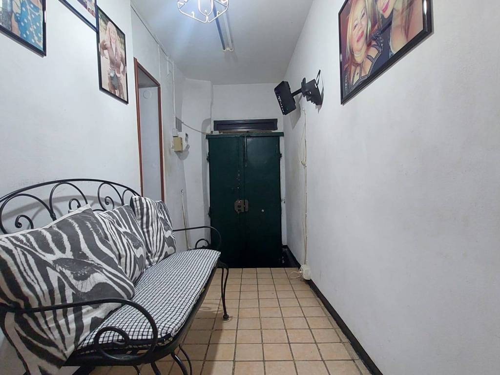 appartamento in vendita a Genova in zona Sottoripa / Maddalena / Molo