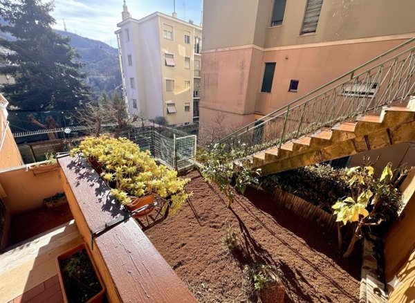 appartamento in vendita a Genova in zona Rivarolo