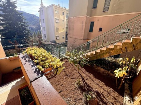 appartamento in vendita a Genova in zona Rivarolo
