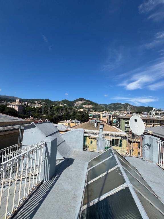 appartamento in vendita a Genova in zona Sestri Ponente