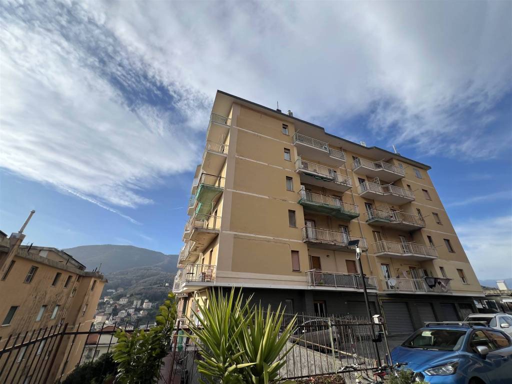 appartamento in vendita a Genova in zona Bolzaneto
