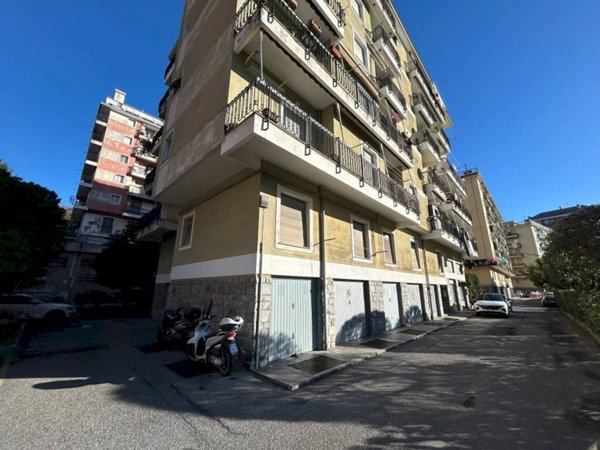 appartamento in vendita a Genova in zona Sestri Ponente