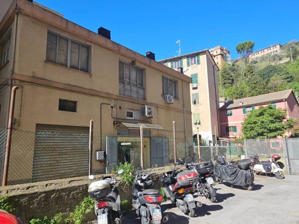 locale di sgombero in vendita a Genova in zona Molassana