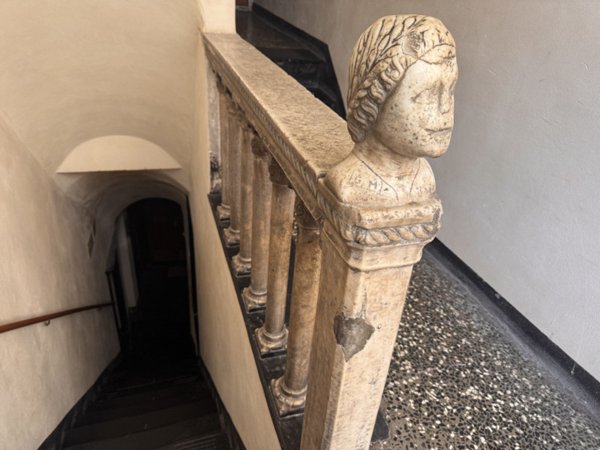 appartamento in vendita a Genova in zona Sottoripa / Maddalena / Molo