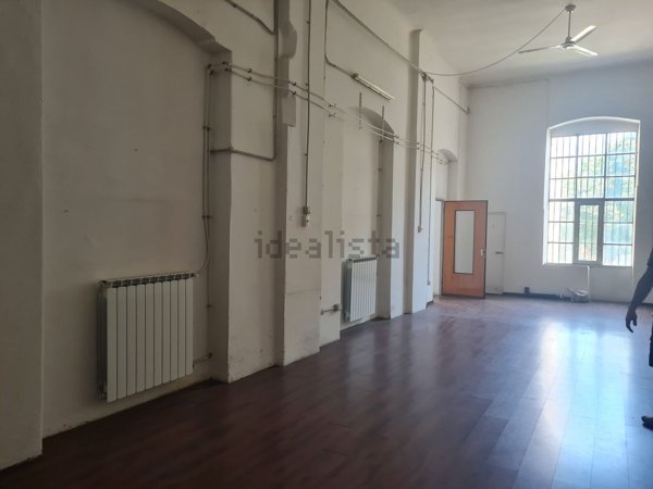 locale commerciale in vendita a Genova in zona Bolzaneto