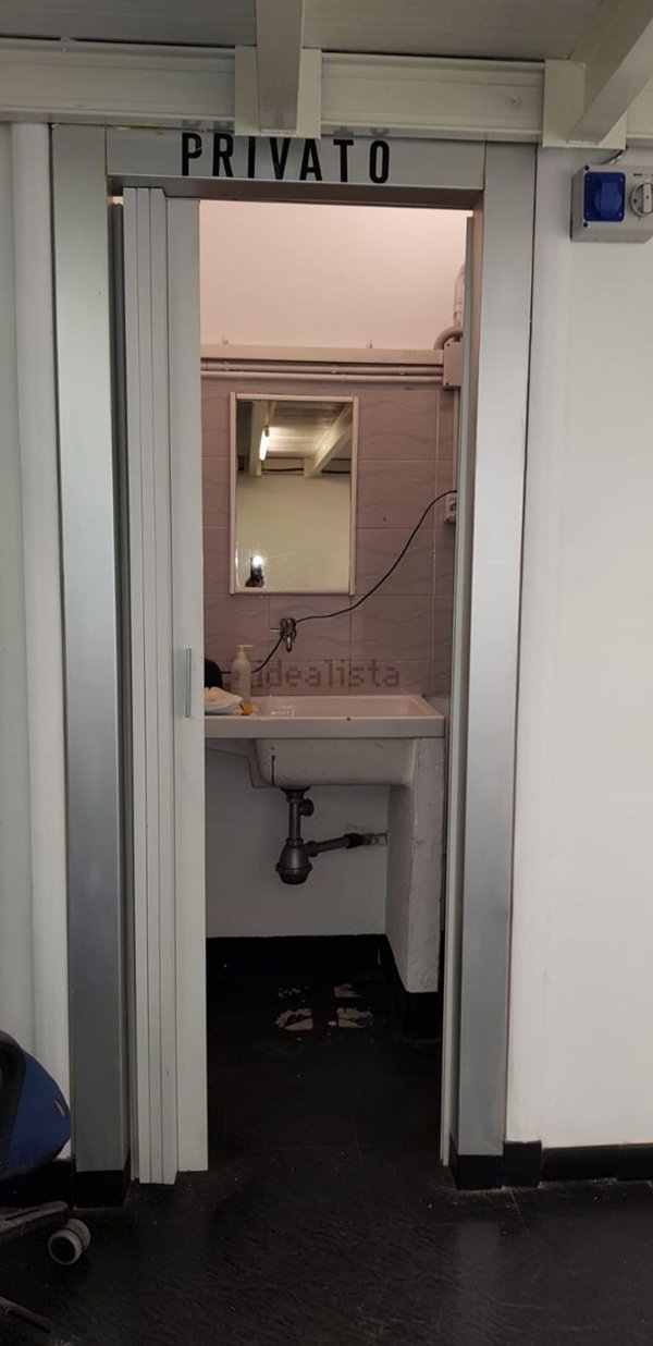 negozio in vendita a Genova in zona Foce