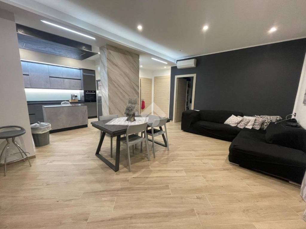appartamento in vendita a Genova in zona Sestri Ponente